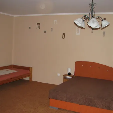 Uj Vendeghaz Appartement